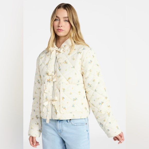 No Boundaries Jackets & Blazers - NWT No Boundaries Floral Cream Puffer Quilted Jacket
